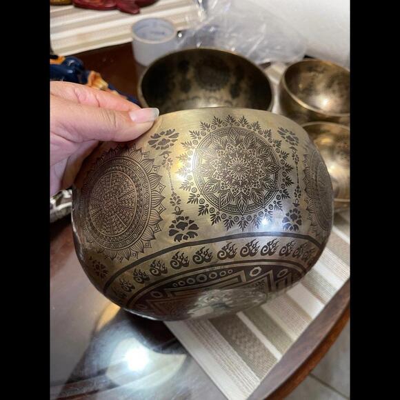 Handmade singing bowl ( free stick and kushan ) - Picture 7 of 10